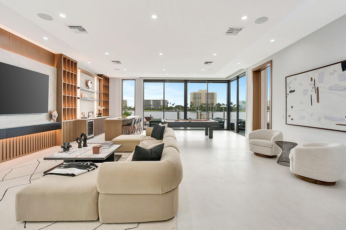 19696 Harbor Jupiter, FL 33469