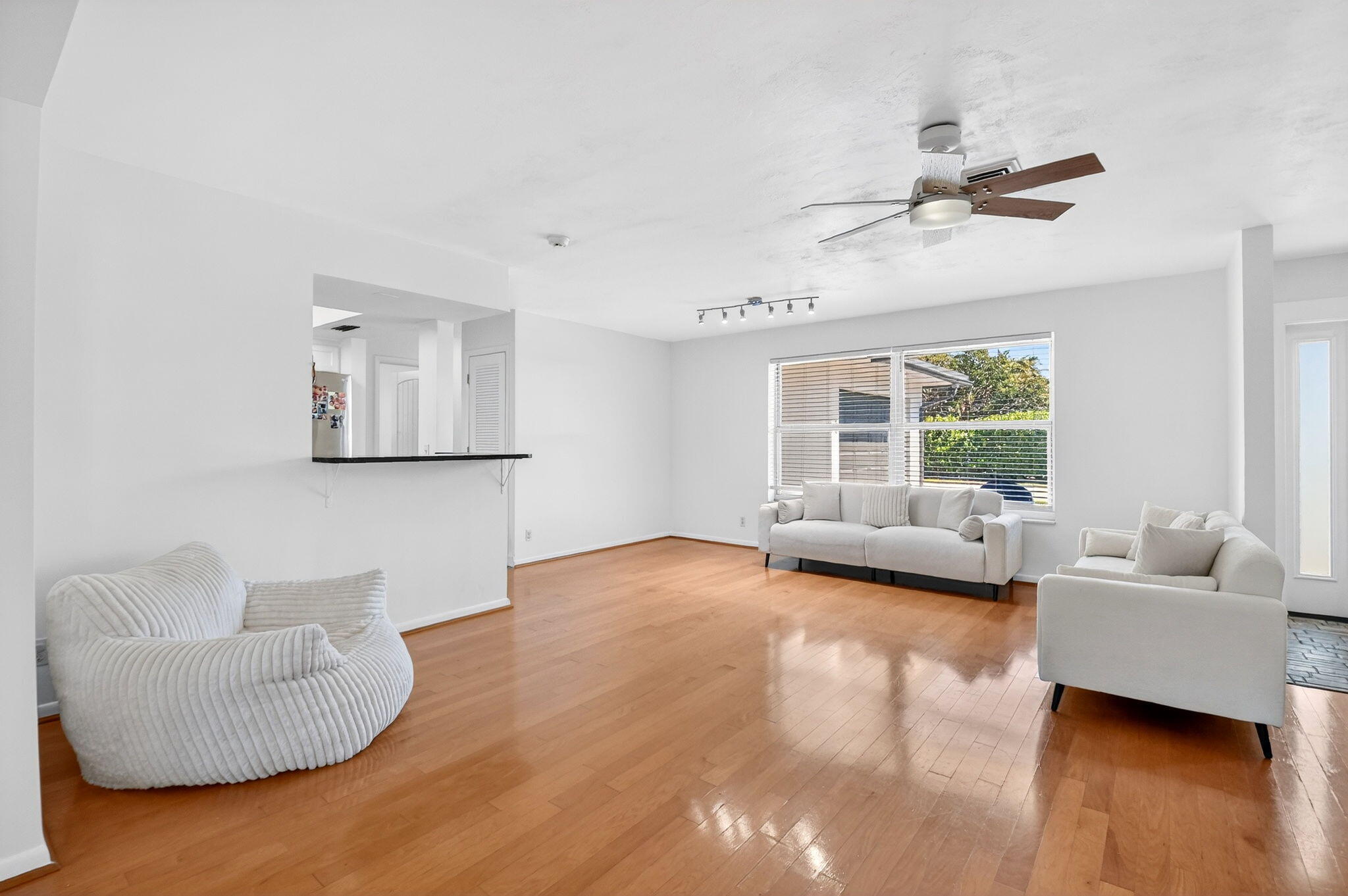 3651 Palm Riviera Beach, FL 33404