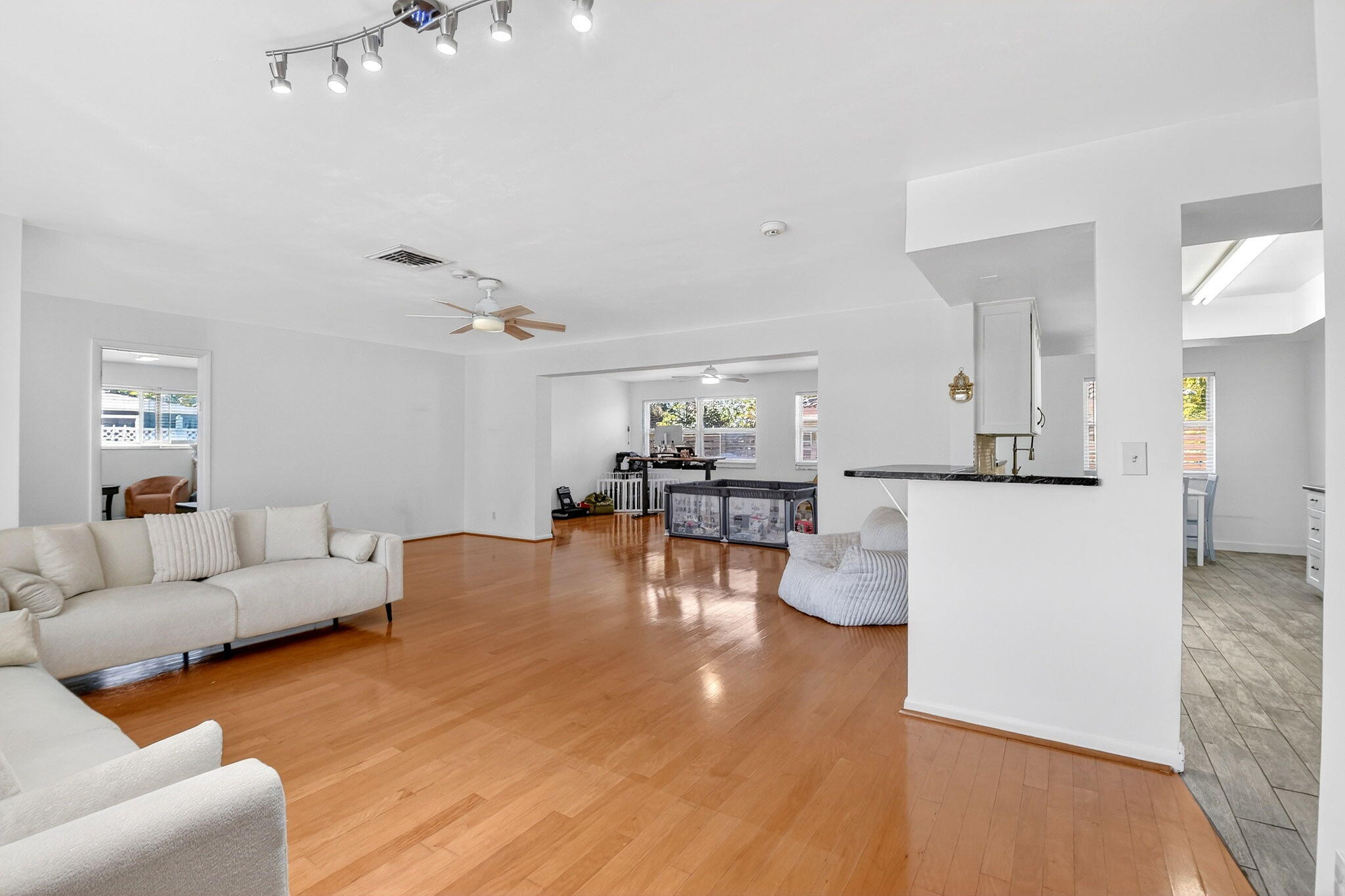 3651 Palm Riviera Beach, FL 33404