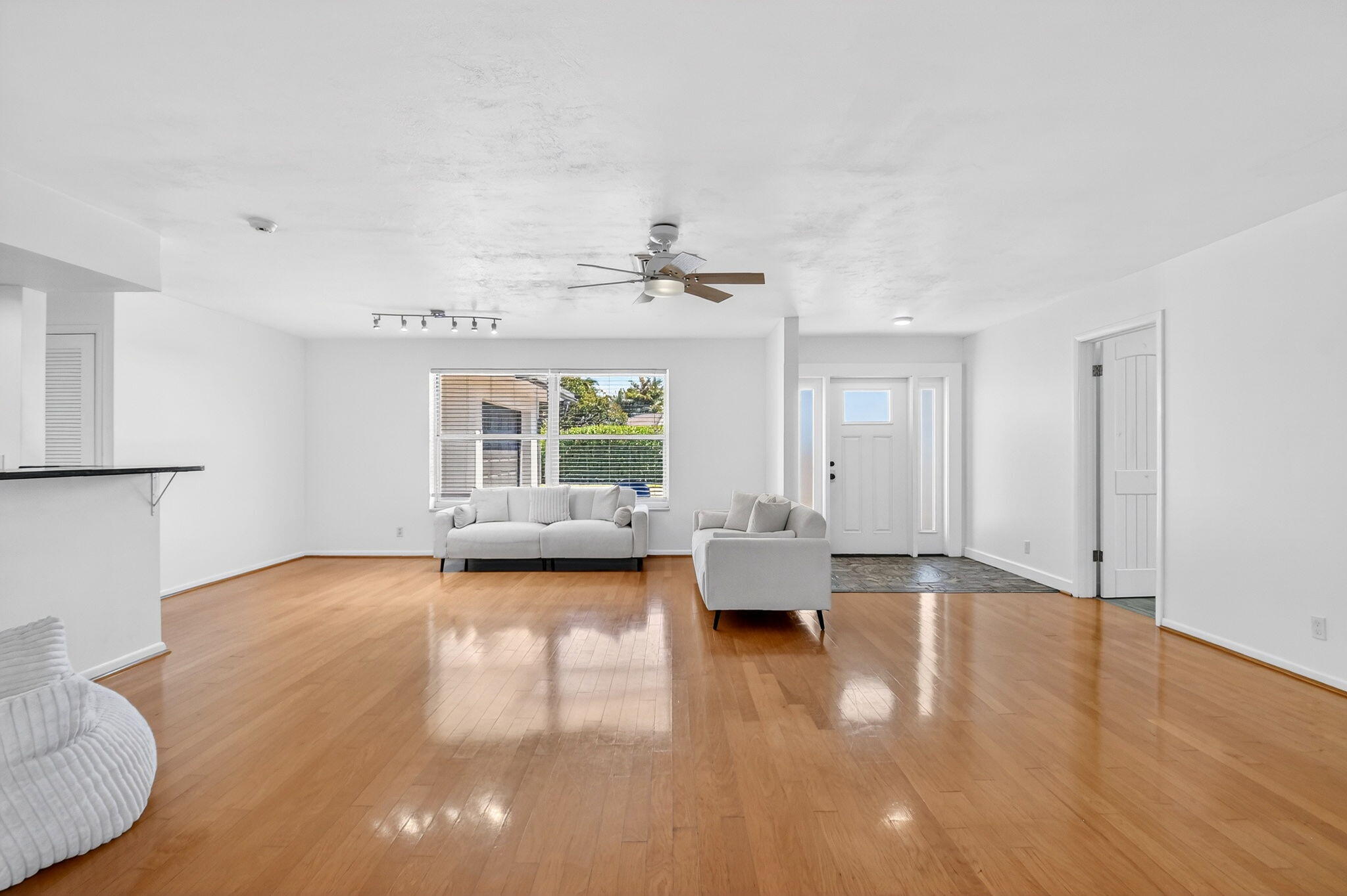 3651 Palm Riviera Beach, FL 33404