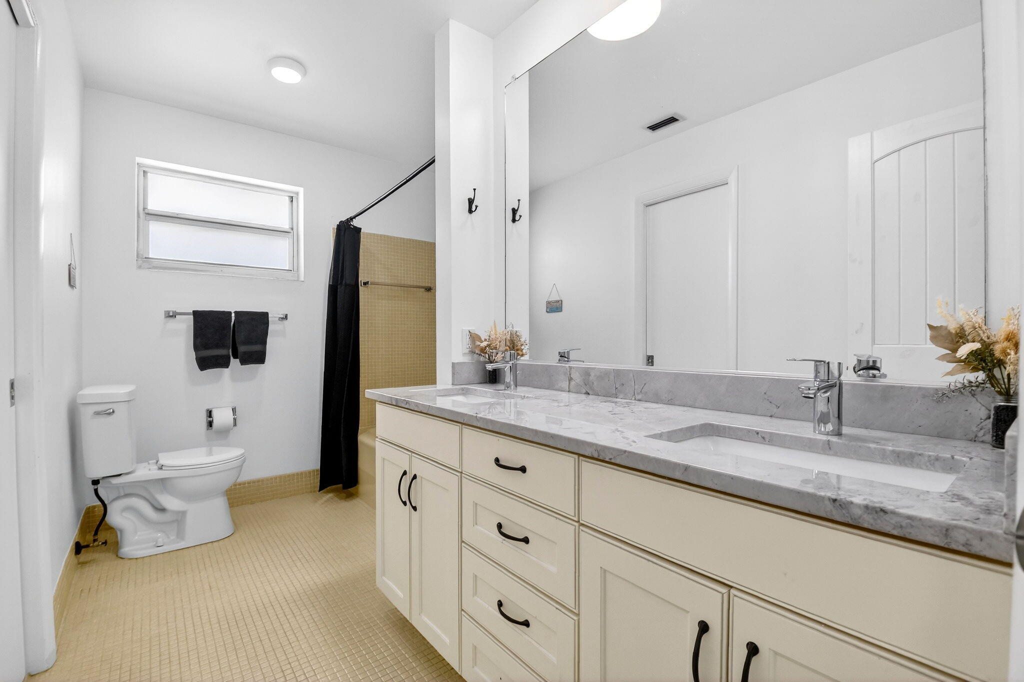 3651 Palm Riviera Beach, FL 33404