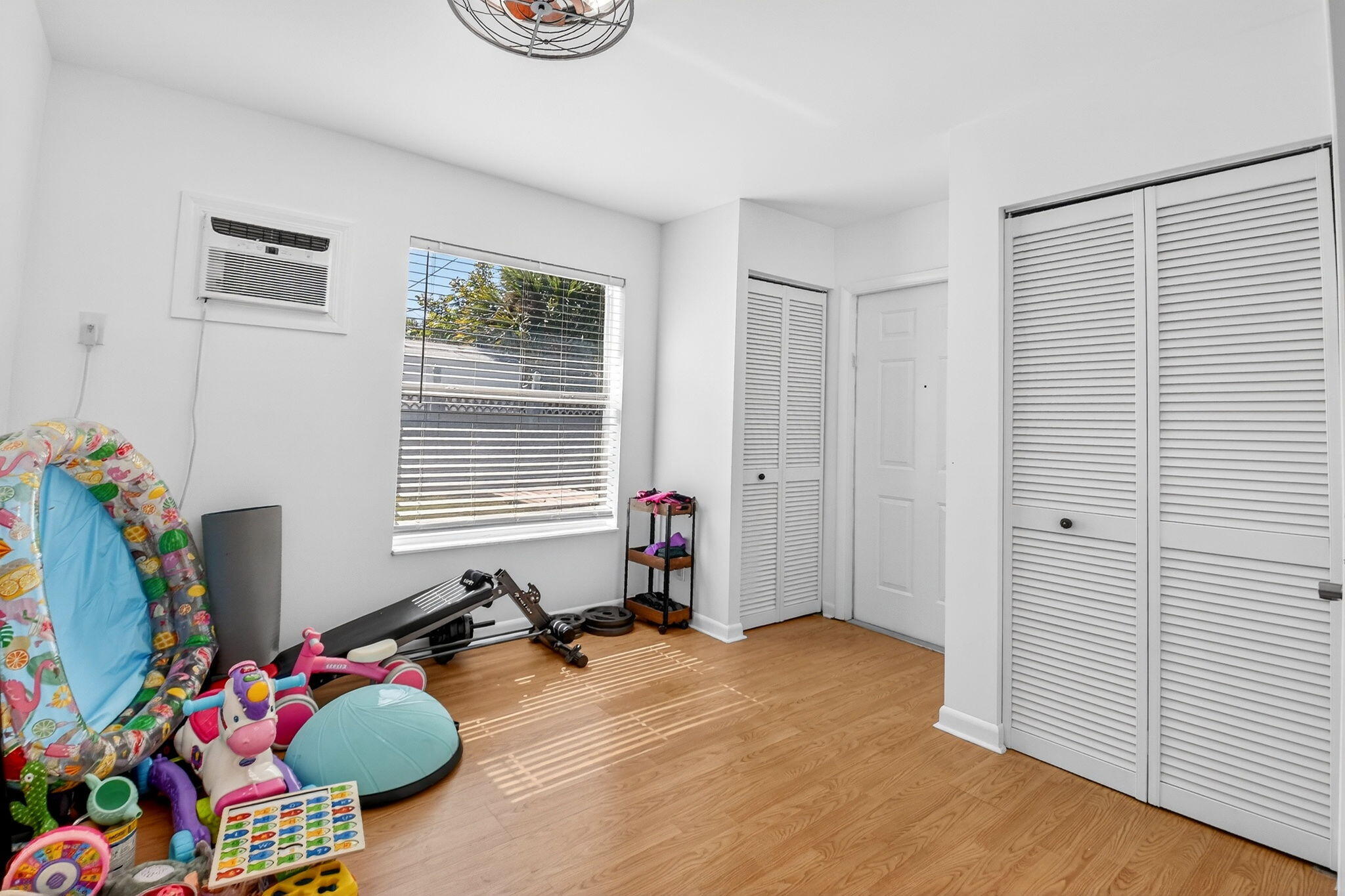 3651 Palm Riviera Beach, FL 33404