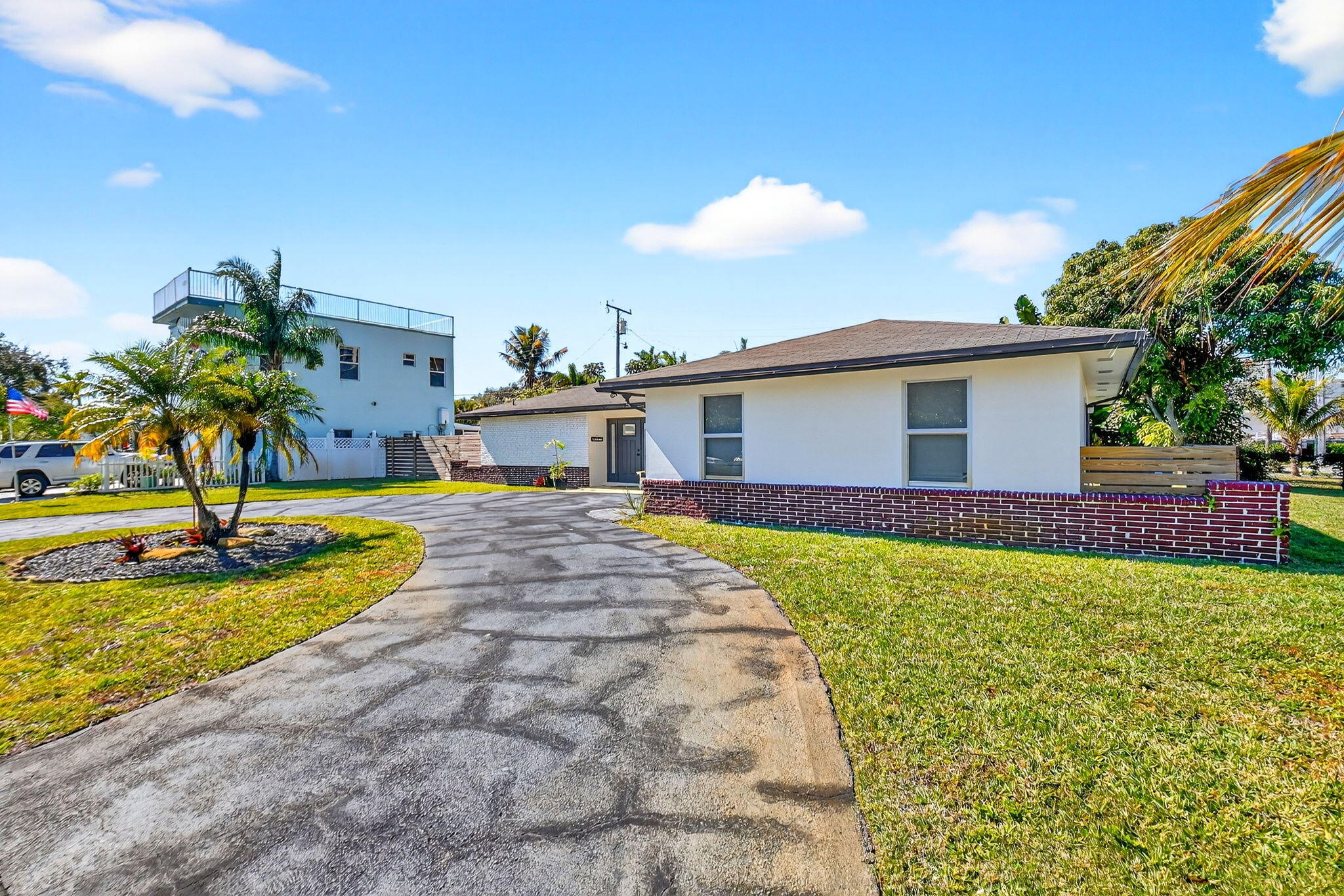 3651 Palm Riviera Beach, FL 33404