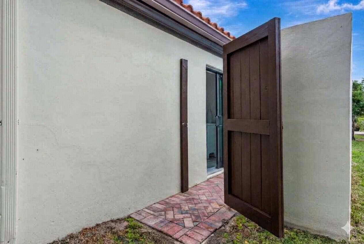 1472 Via Cameron Jupiter, FL 33477