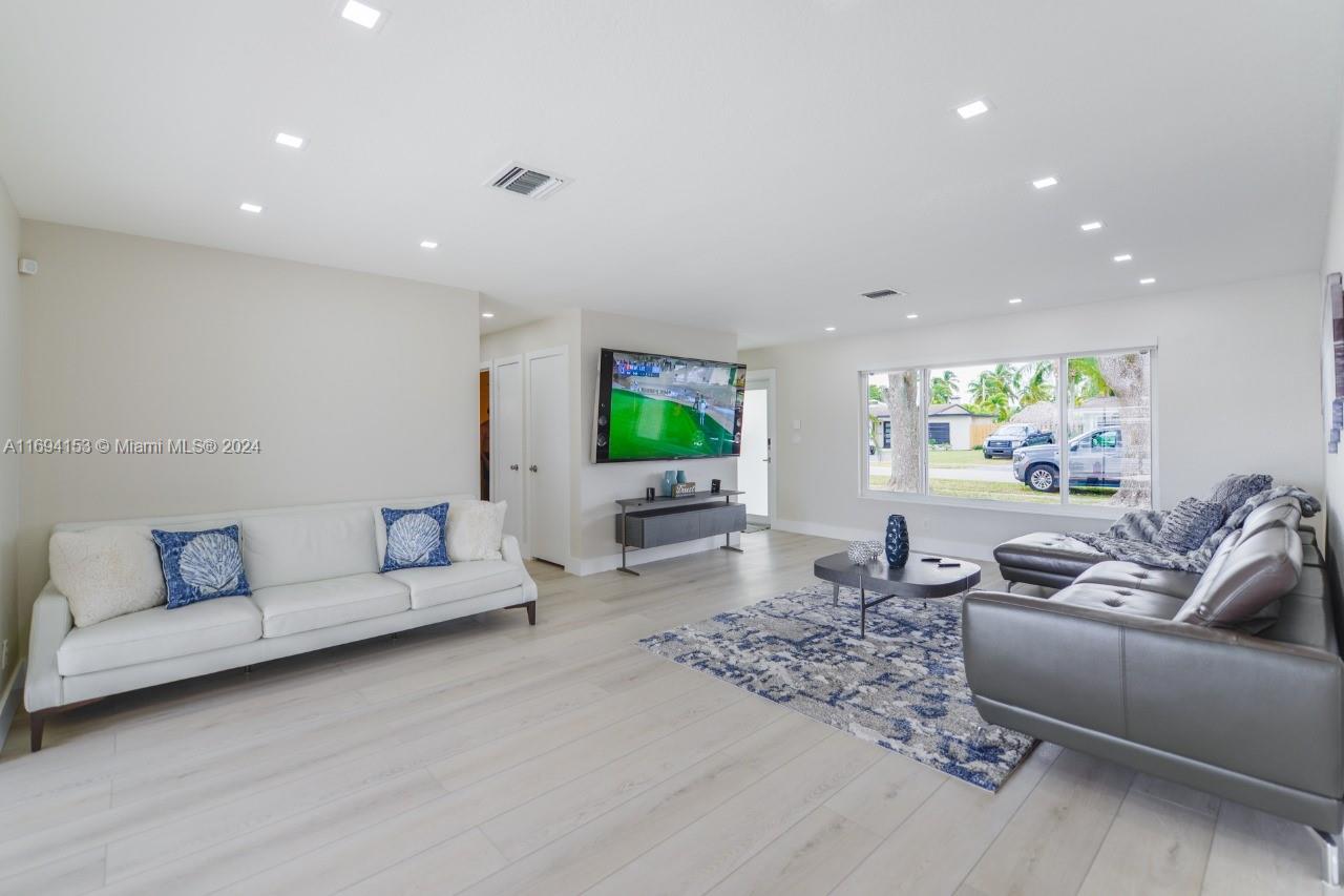 1380 SW 56th Ave Plantation, FL 33317