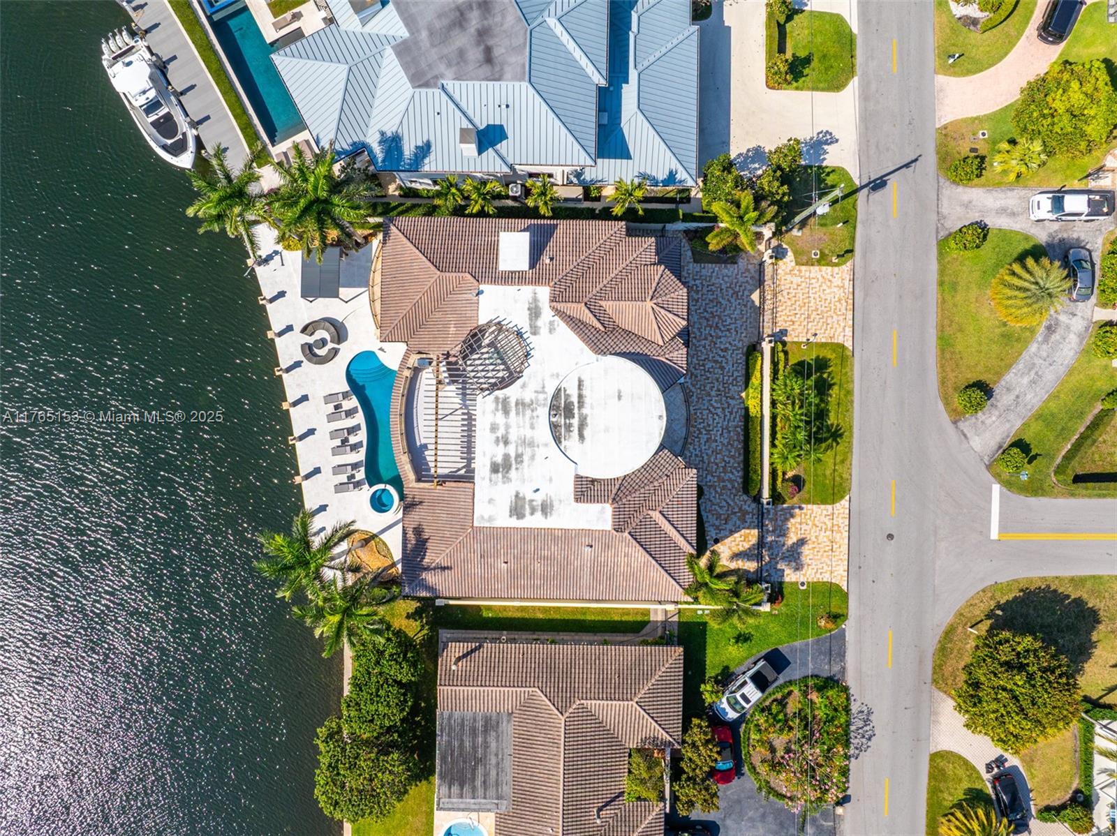 3201 NE 27th Ave Lighthouse Point, FL 33064