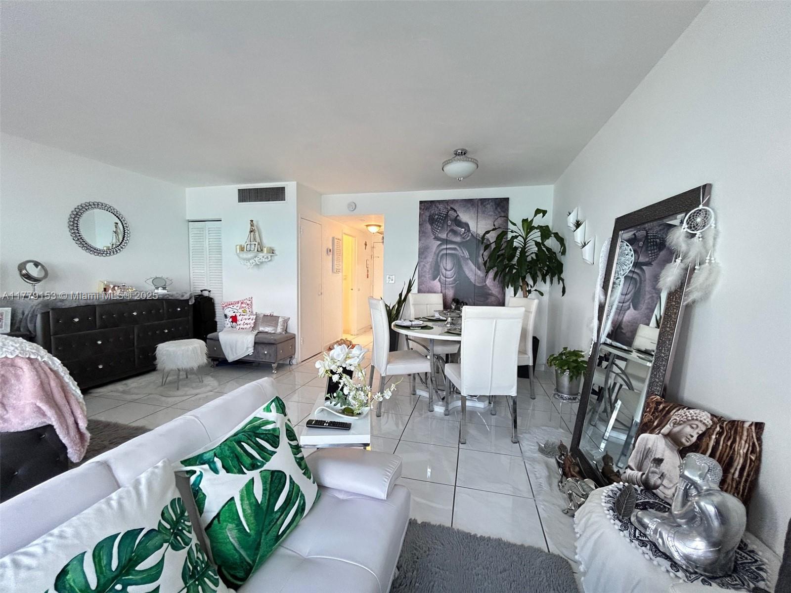 image Triton Tower Condominium10