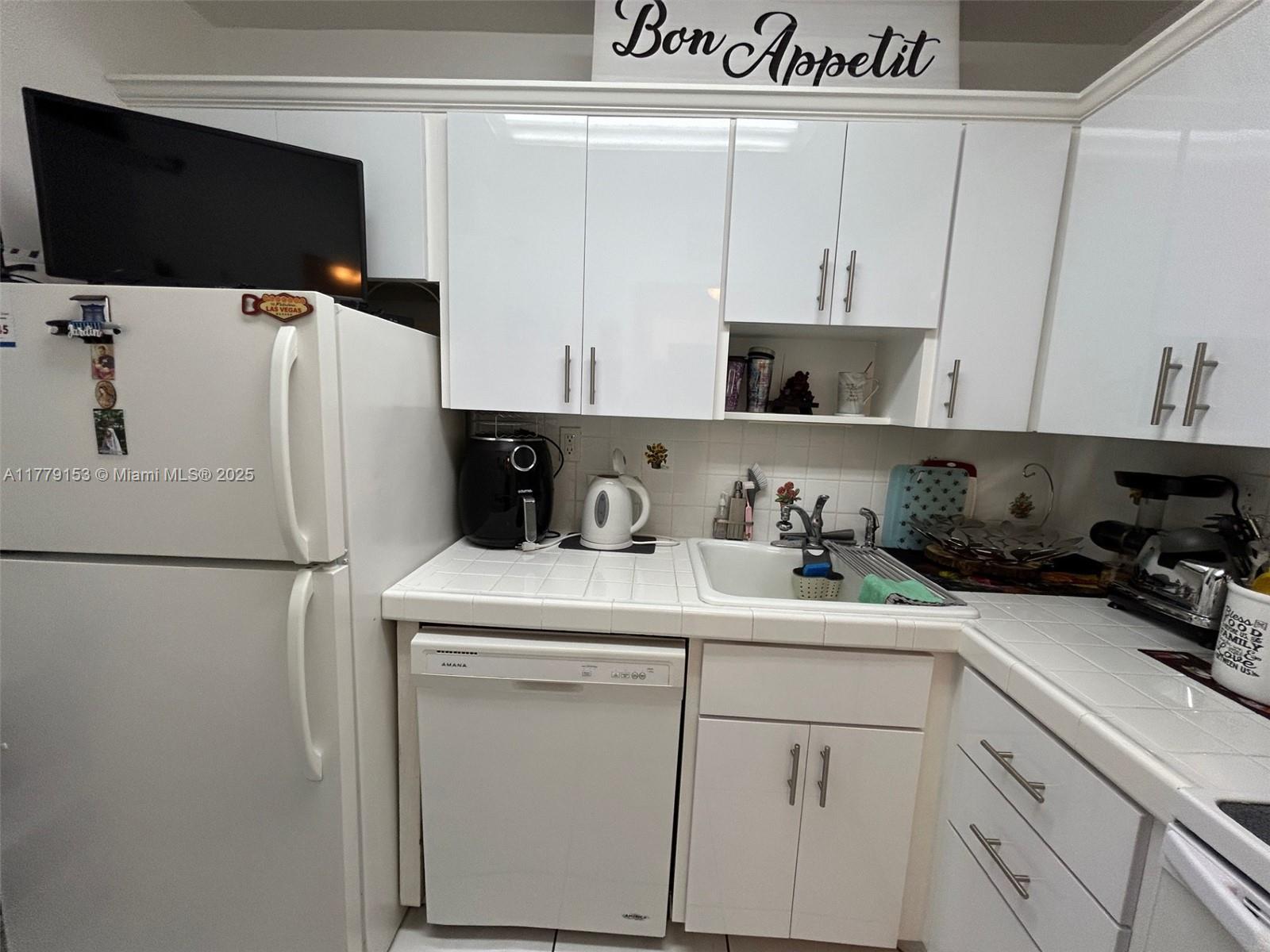 image Triton Tower Condominium12