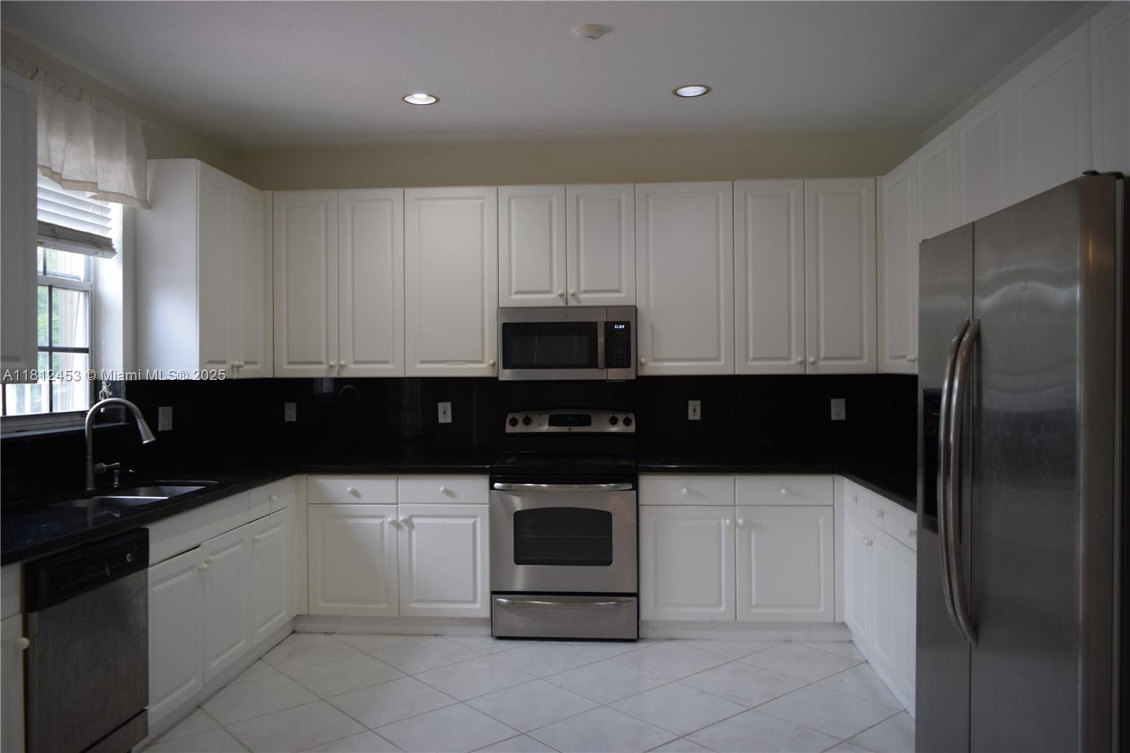 991 Crestview Cir,Weston, FL 33327