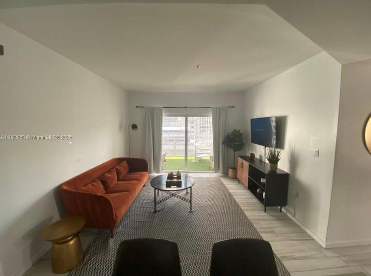 image Emilia Condo9