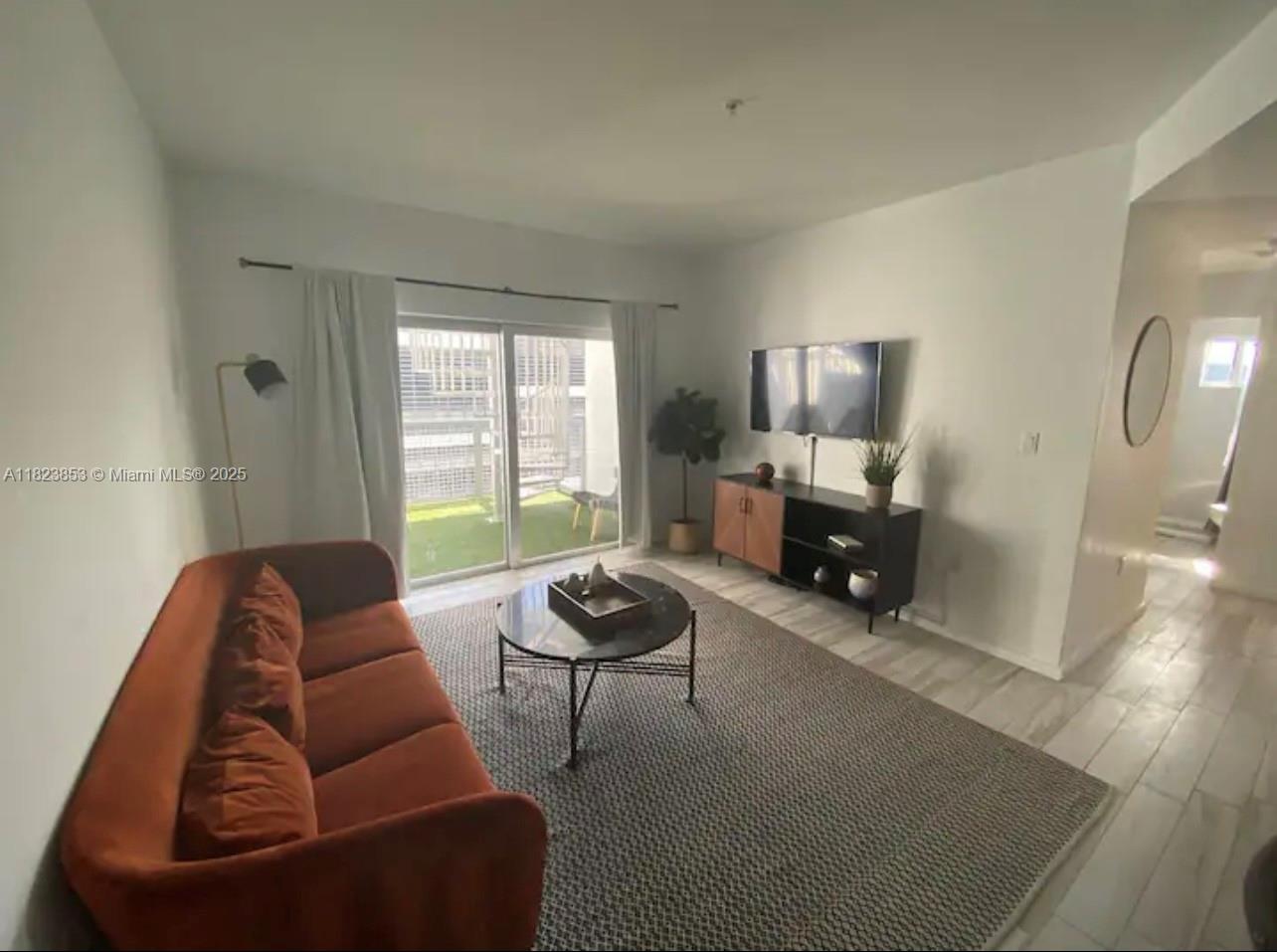 image Emilia Condo11