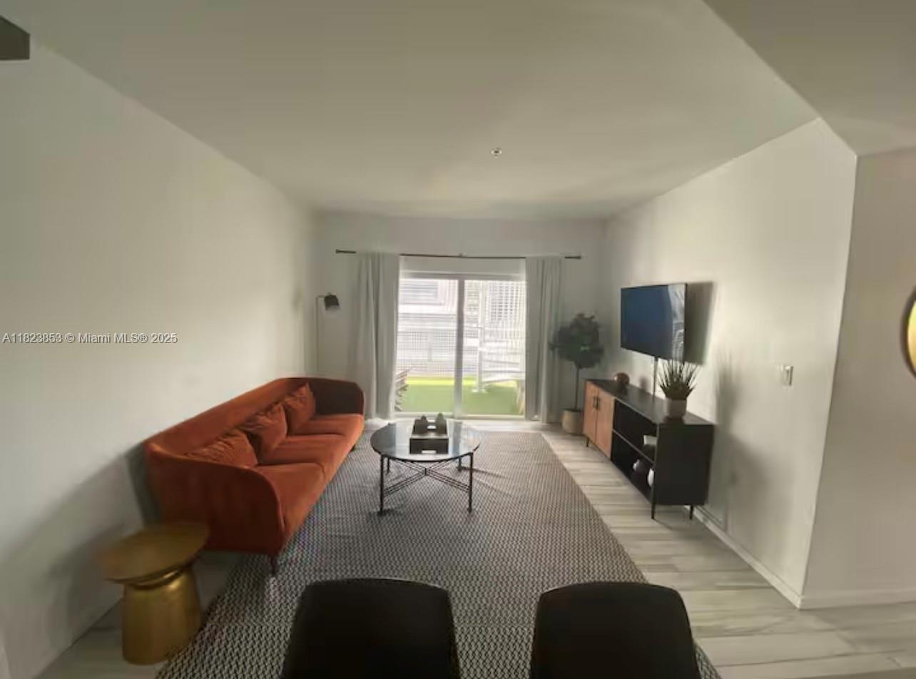 image Emilia Condo12