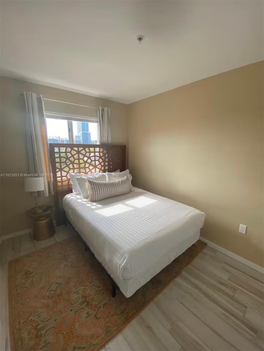 image Emilia Condo16