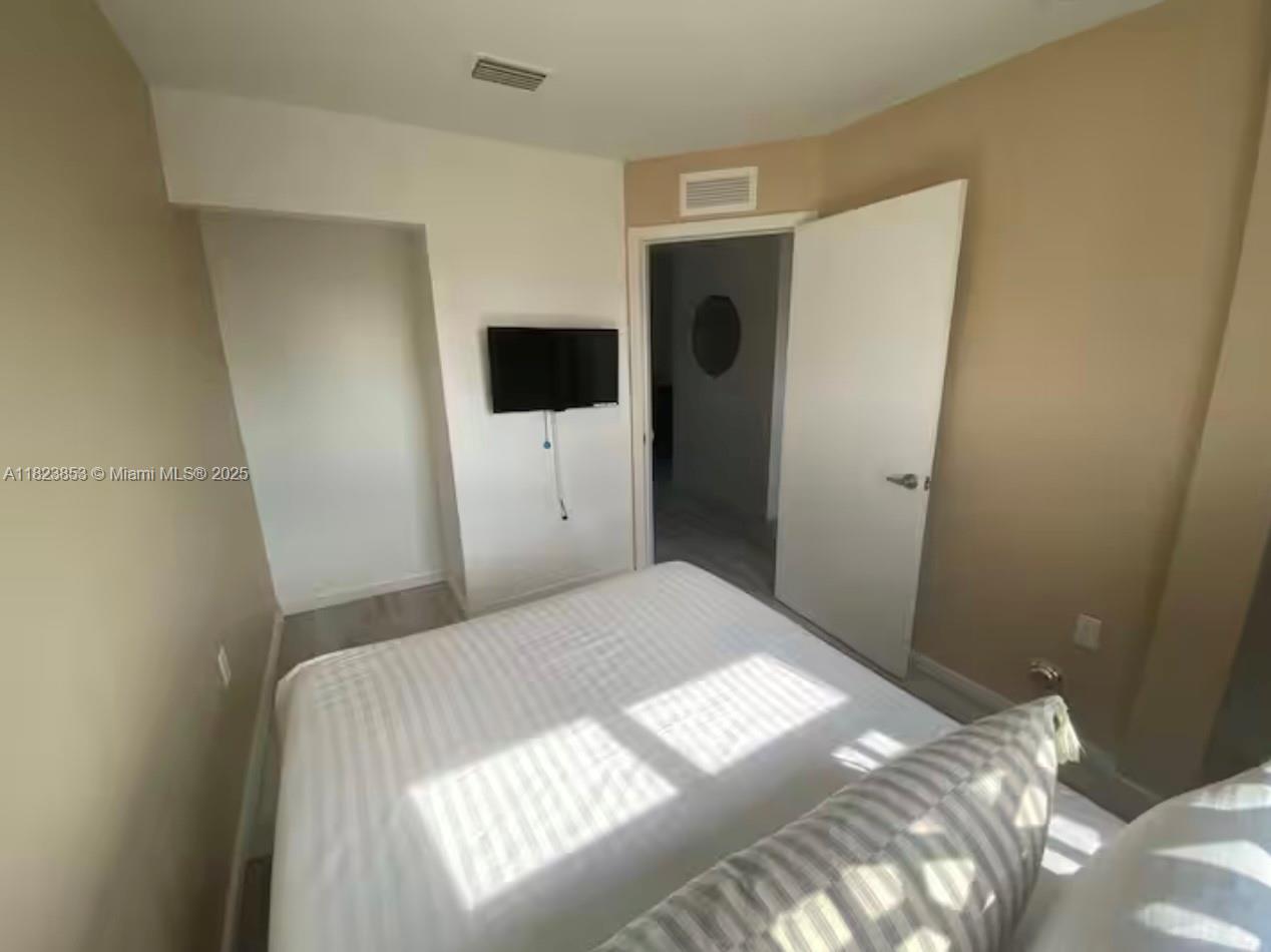 image Emilia Condo18