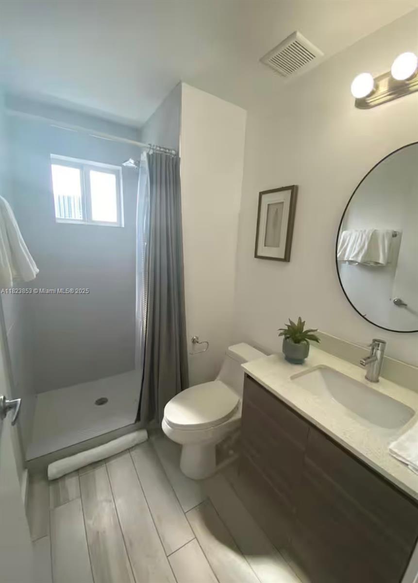 image Emilia Condo24