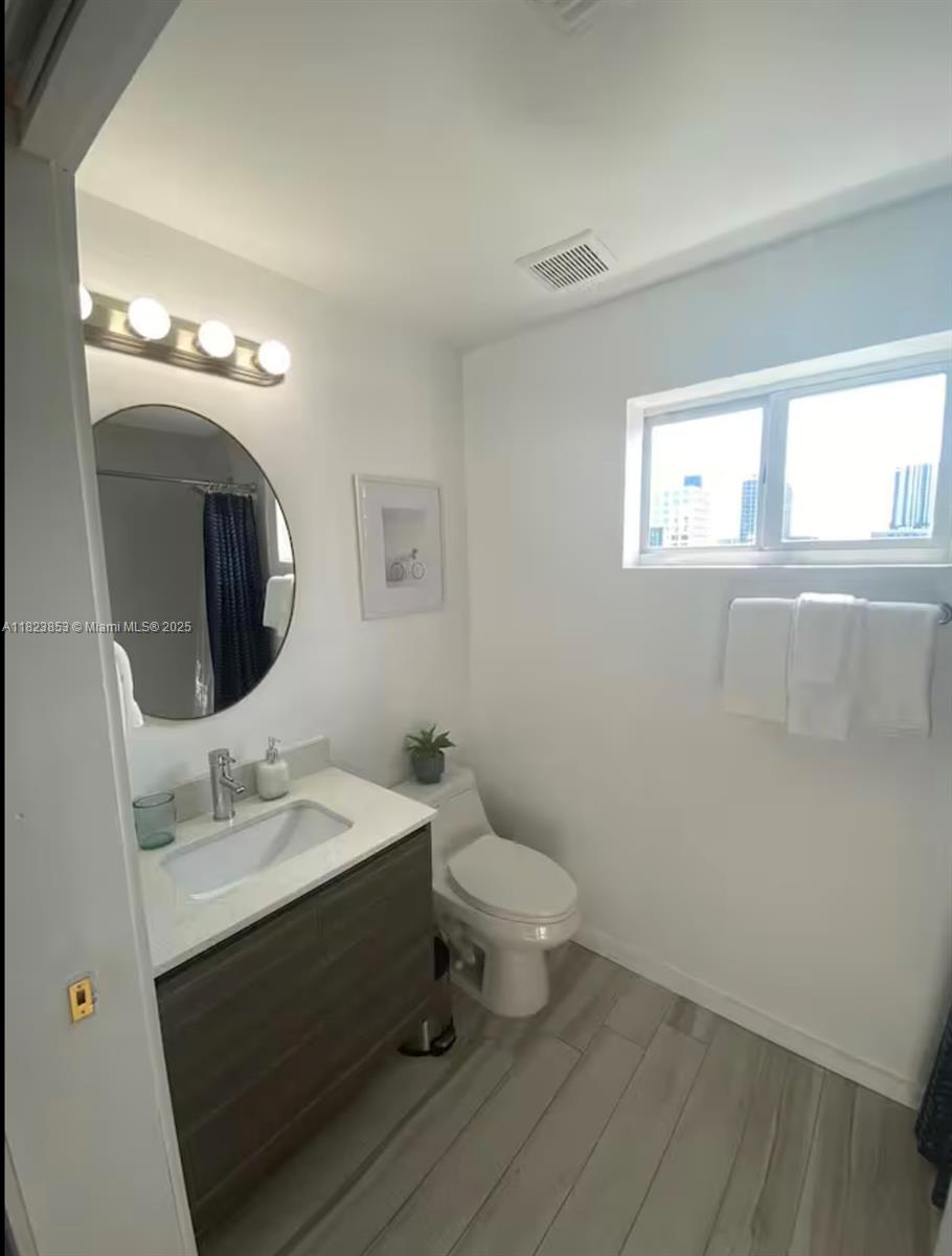 image Emilia Condo25