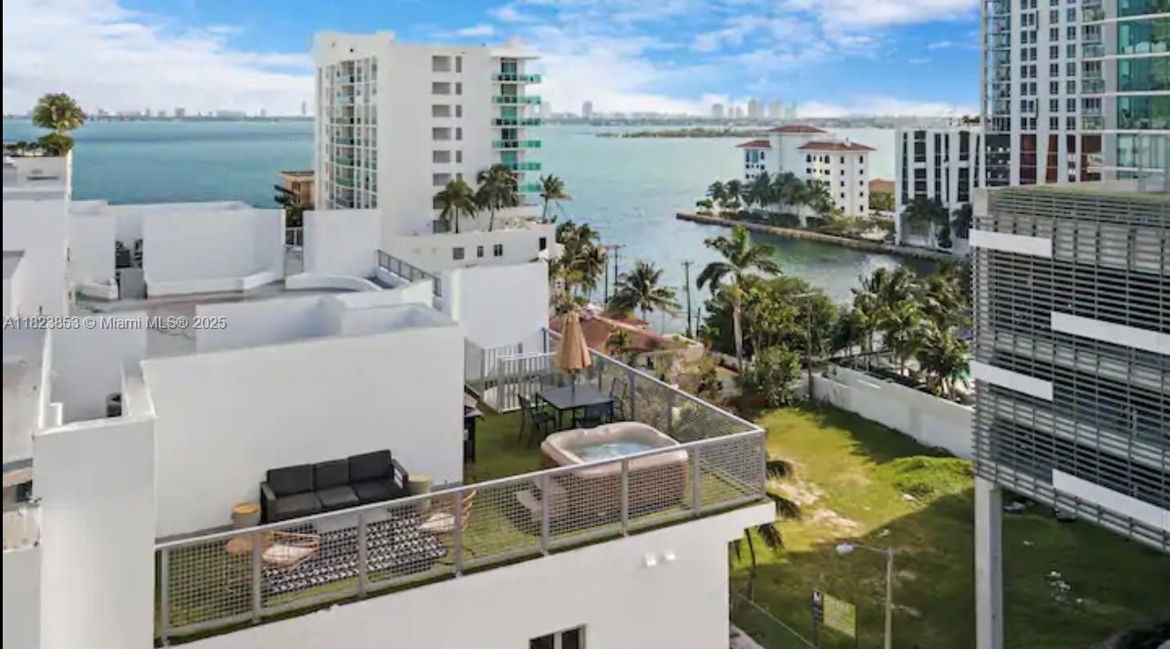 image Emilia Condo4