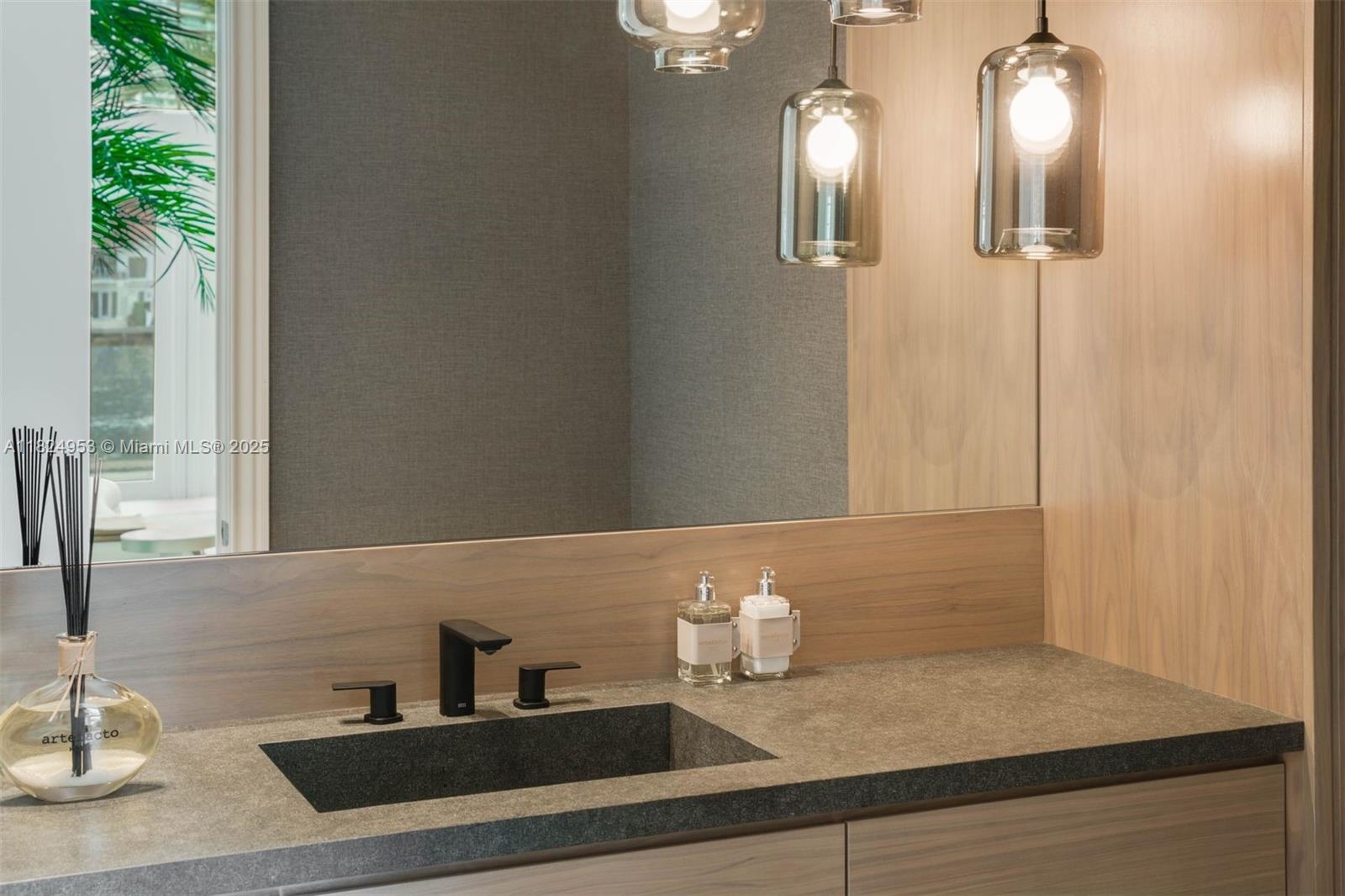 220 S Island Is Golden Beach, FL 33160