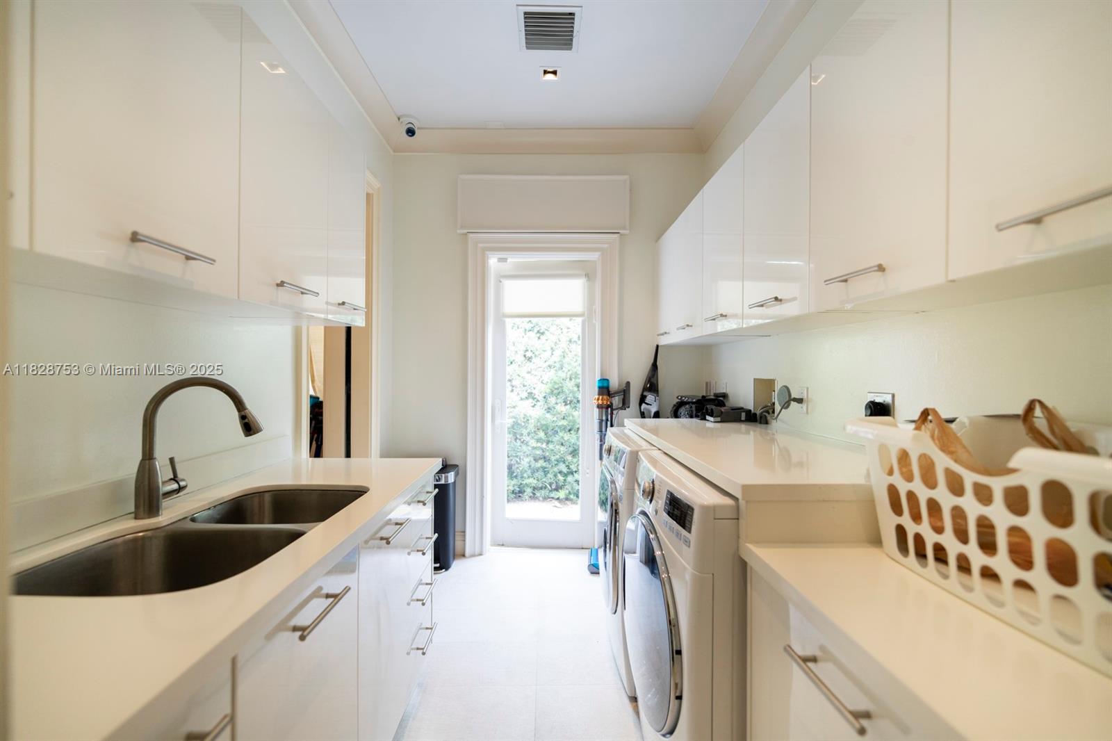 142 S Island Golden Beach, FL 33160