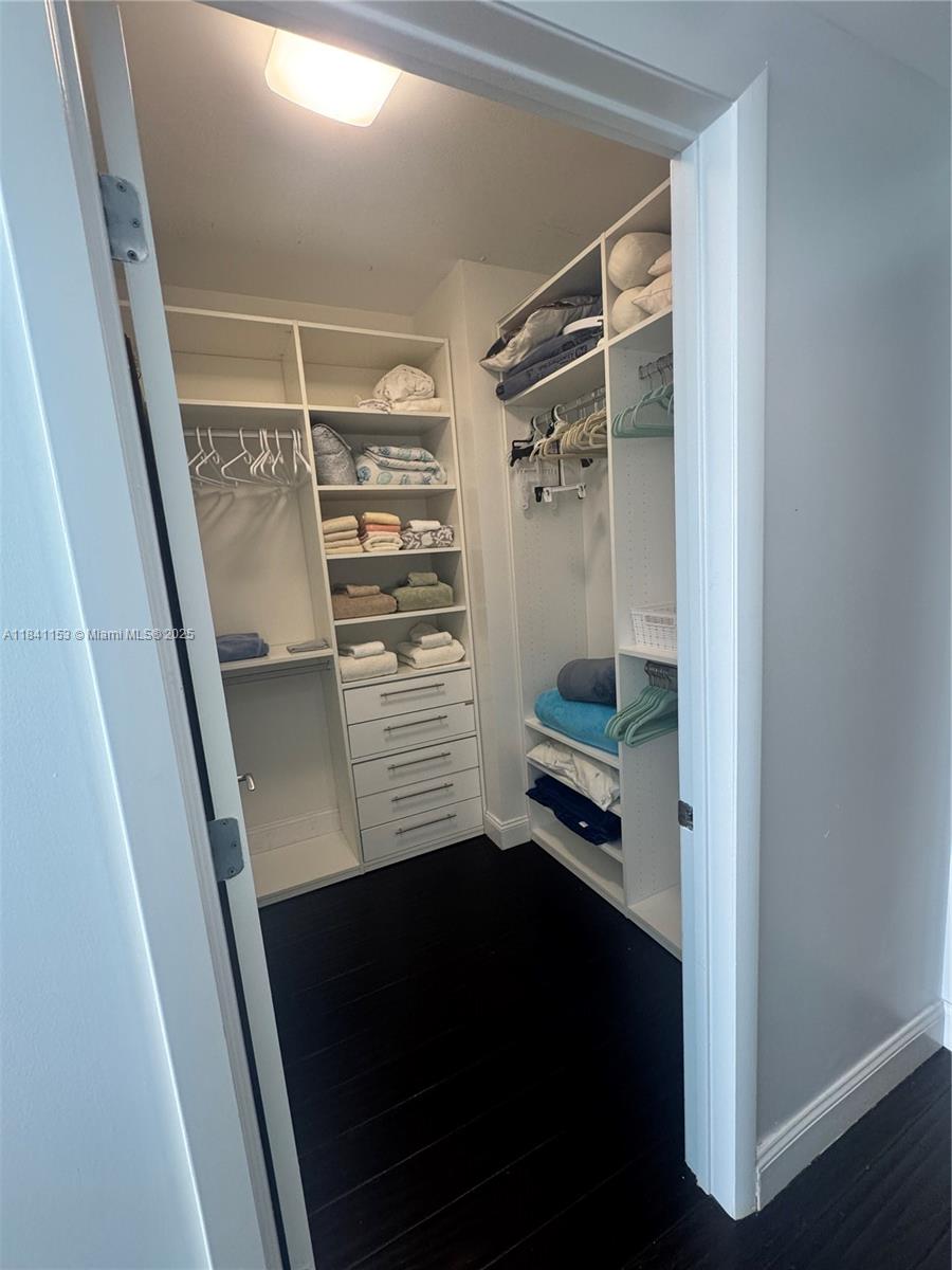 image Jade Beach Condo12