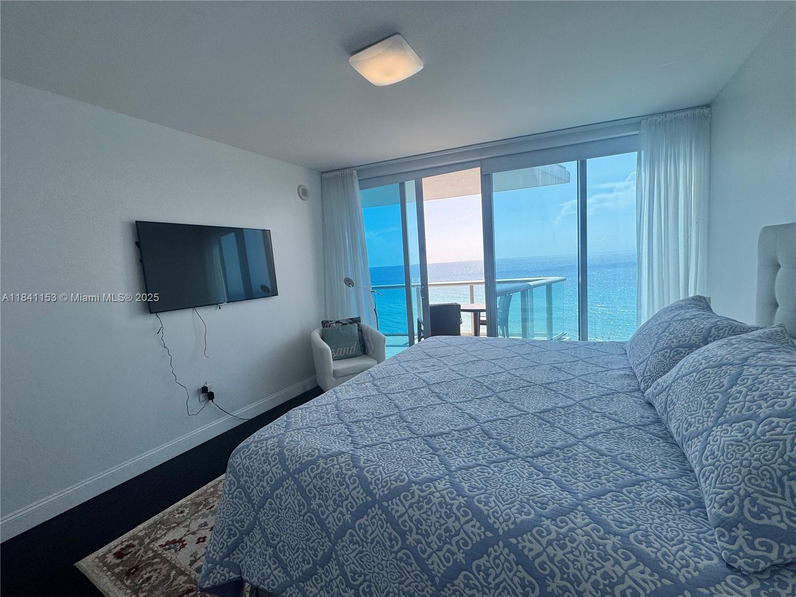 image Jade Beach Condo17