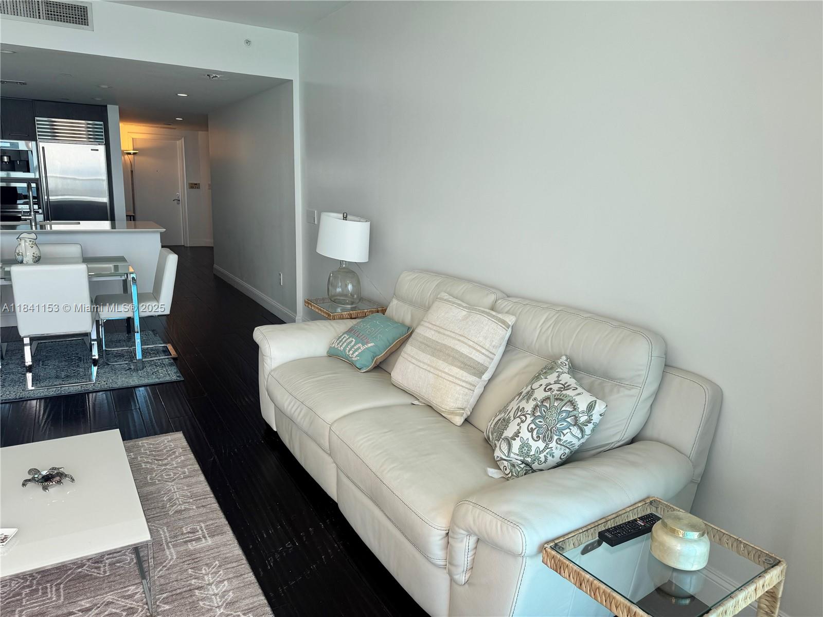 image Jade Beach Condo18