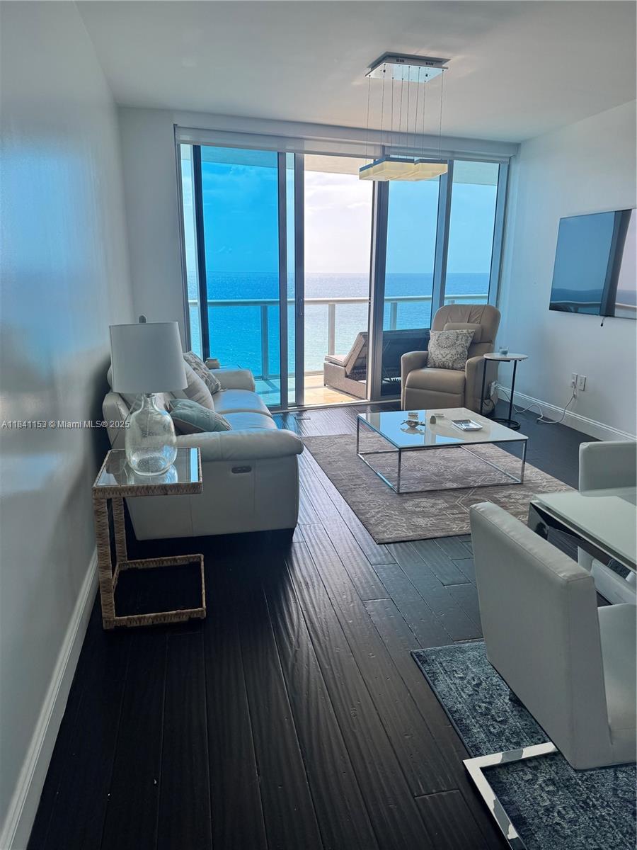 image Jade Beach Condo23