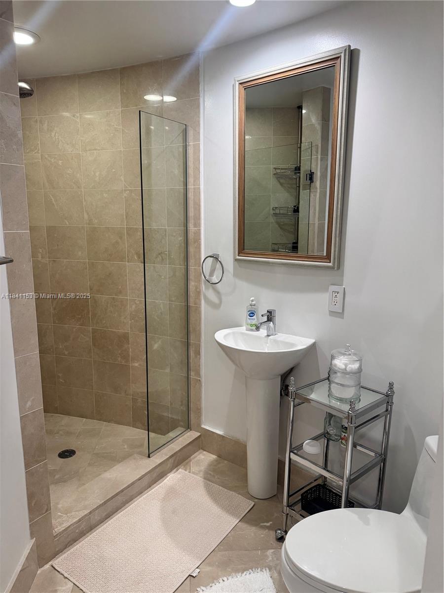 image Jade Beach Condo27