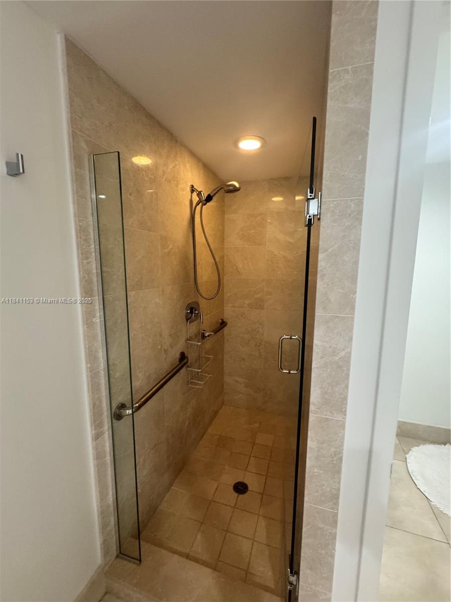 image Jade Beach Condo8