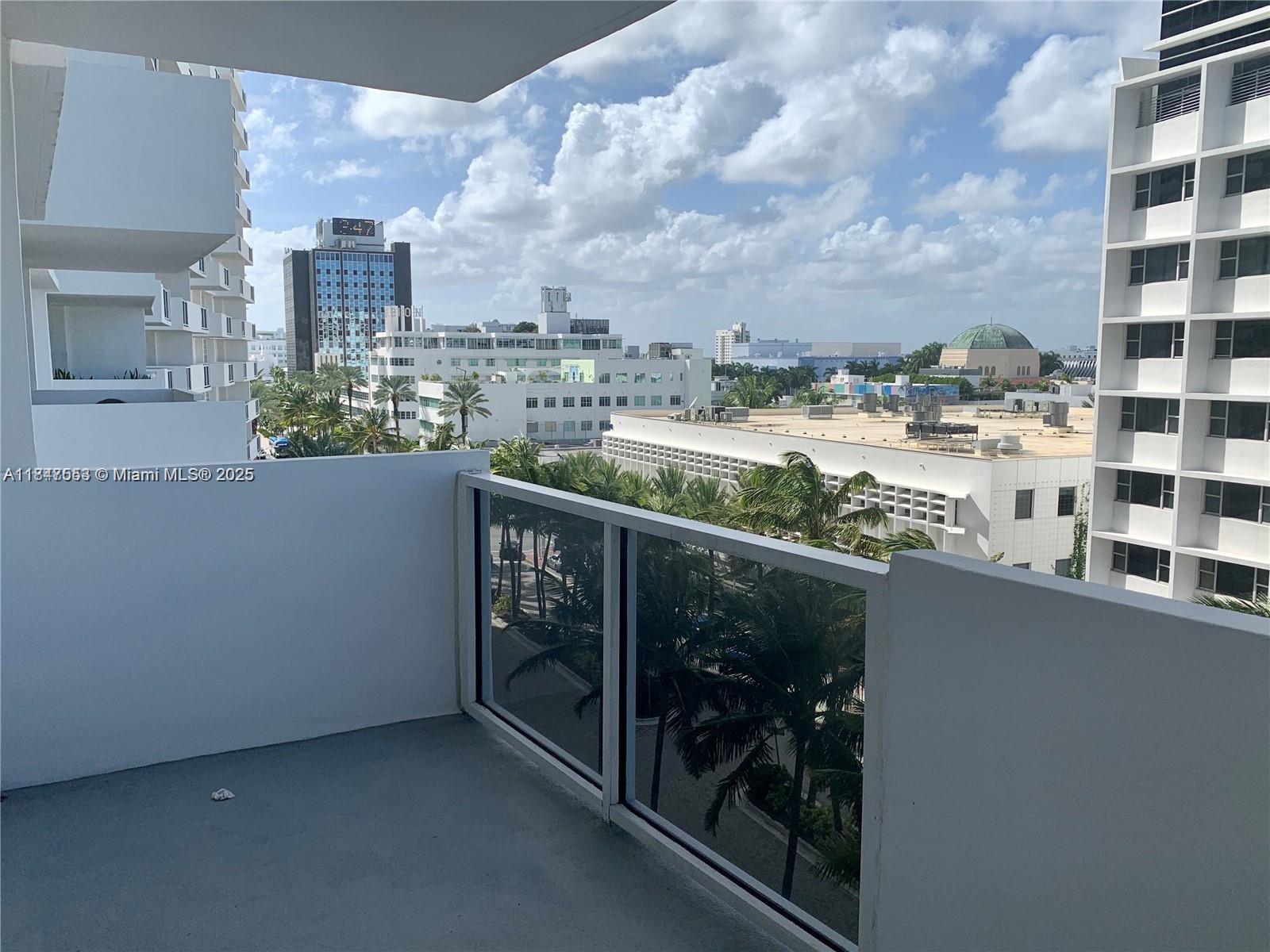 image THE DECOPLAGE CONDO2