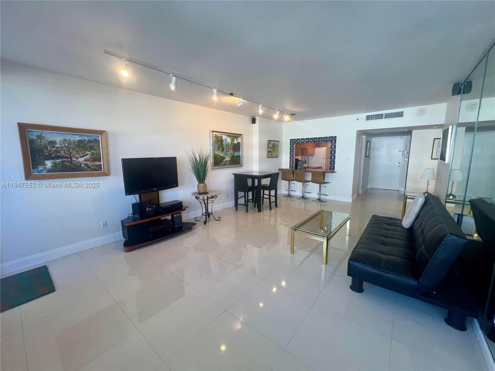 image THE DECOPLAGE CONDO3