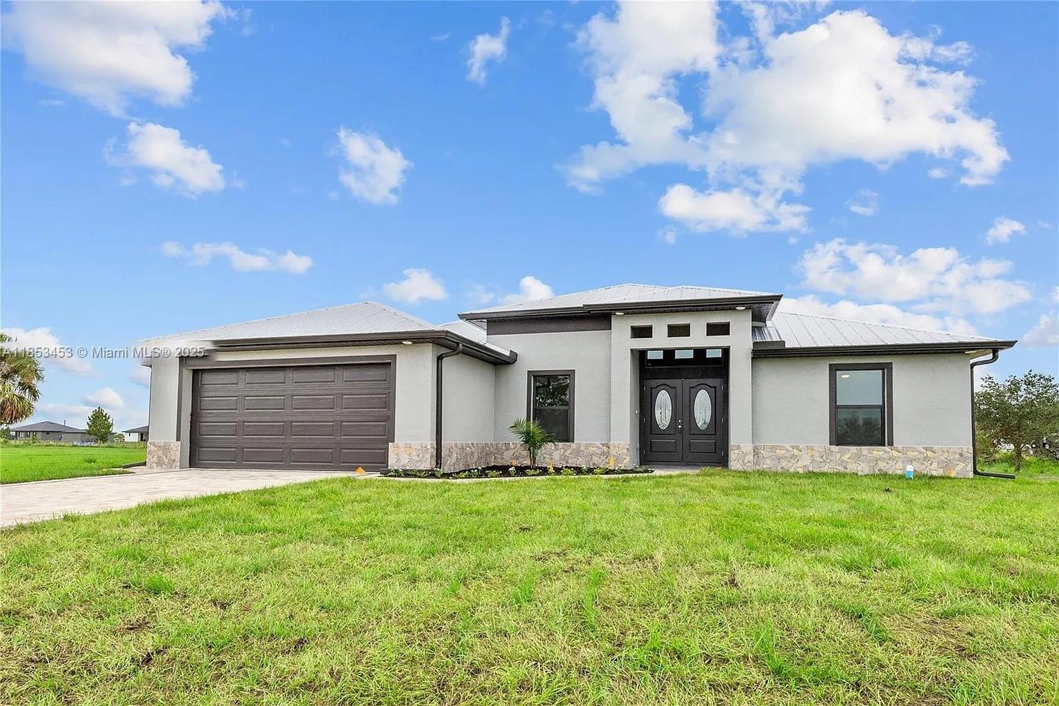 7897 16th Ter La Belle, FL 33935 7897 16th Ter La Belle, FL 33935