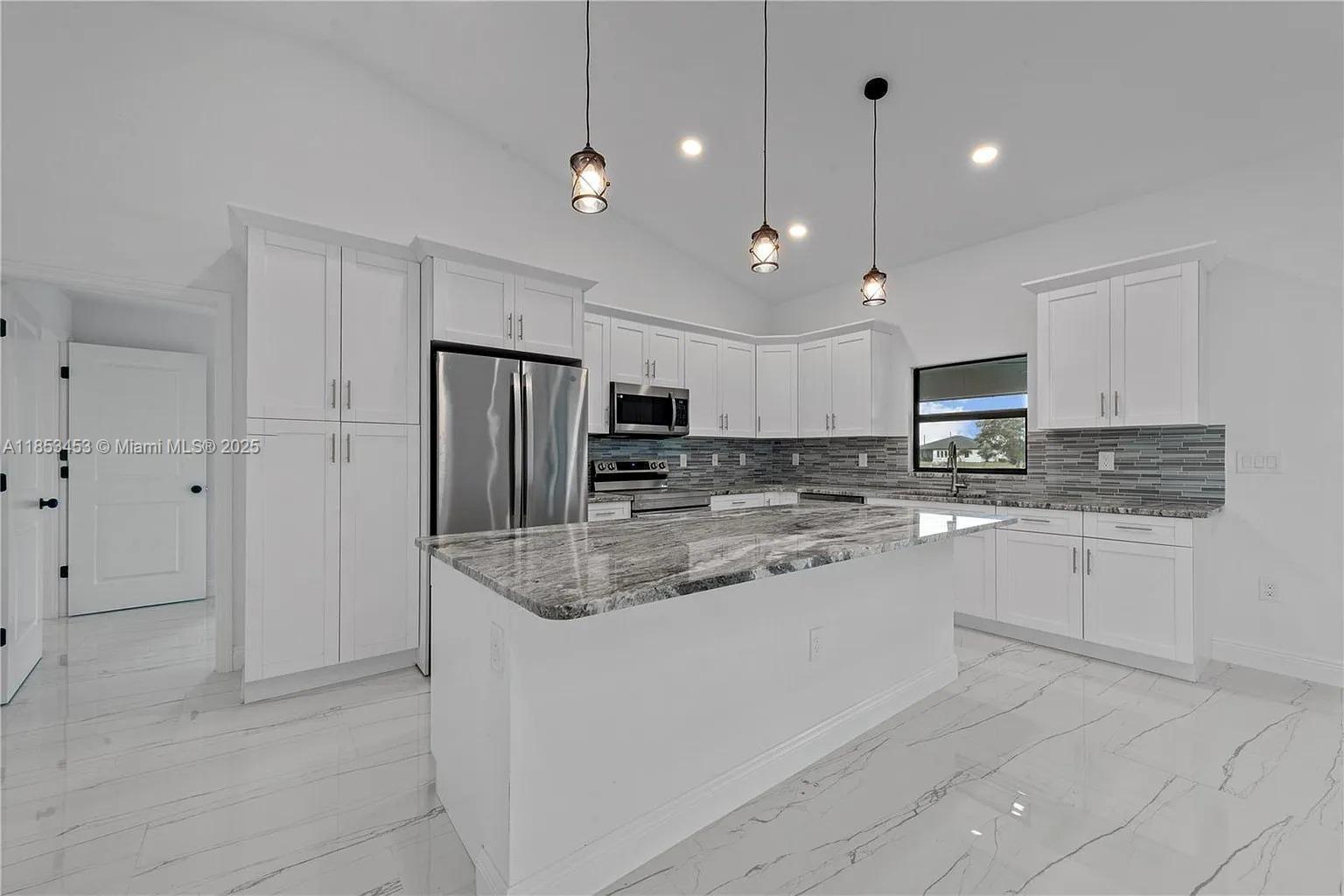7897 16th Ter La Belle, FL 33935 7897 16th Ter La Belle, FL 33935