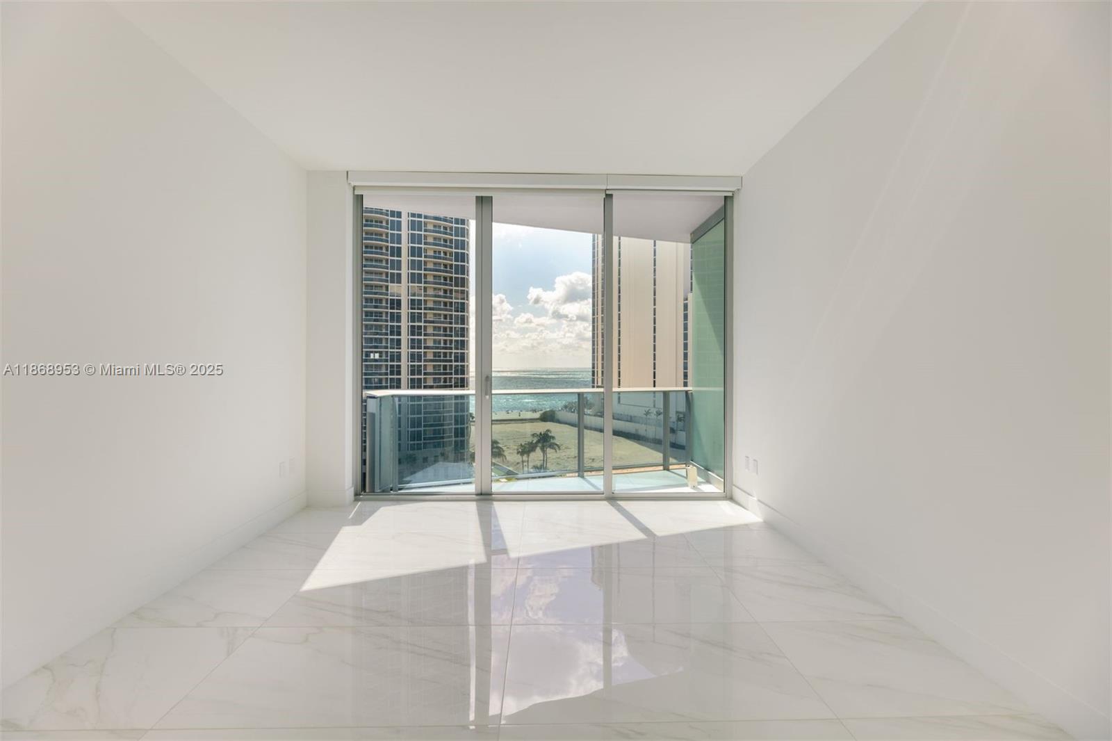 image Aurora Sunny Isles35