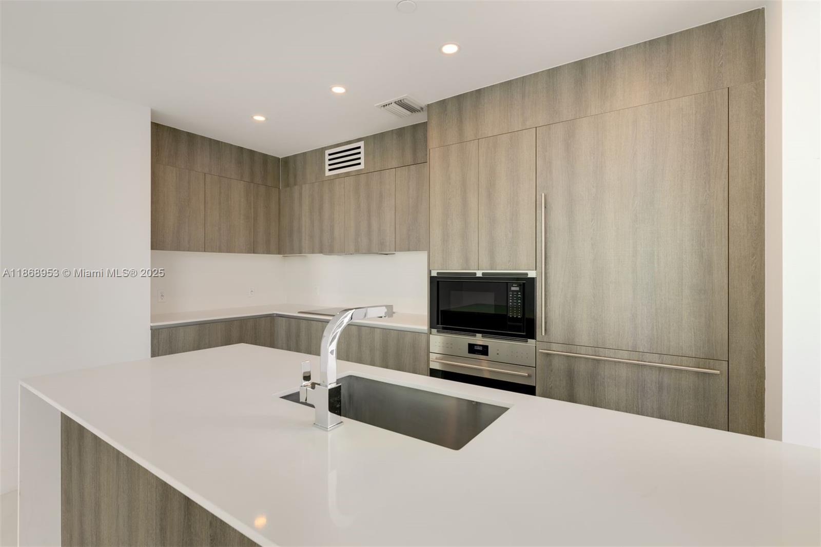 image Aurora Sunny Isles37