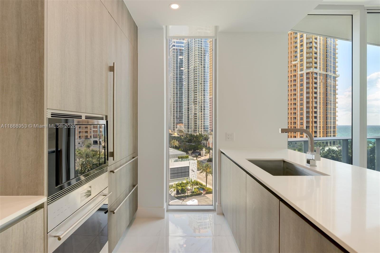 image Aurora Sunny Isles5