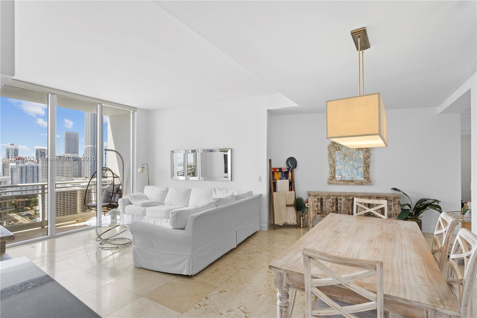 image Carbonell Condo4