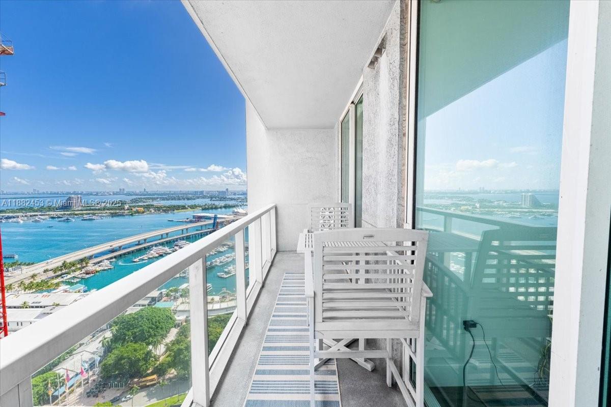 244 Biscayne Blvd #3506