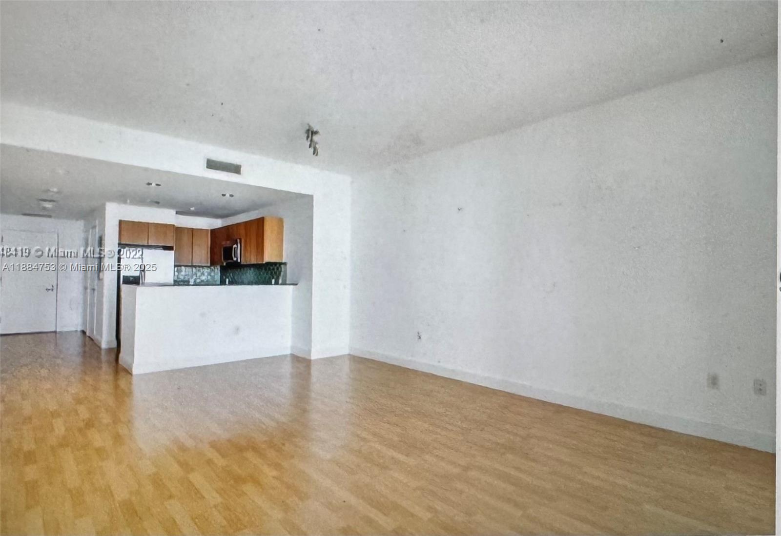 1060 Brickell Ave #1613