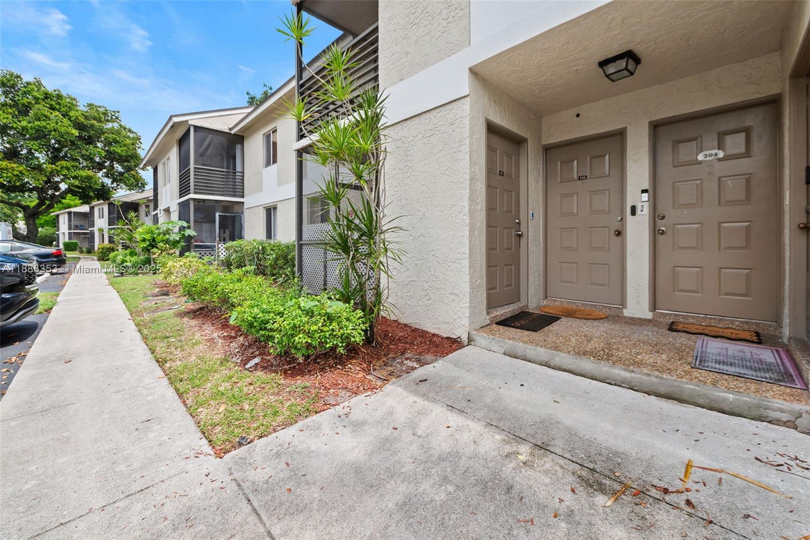 504 Gardens Dr #203,Pompano Beach, FL 33069