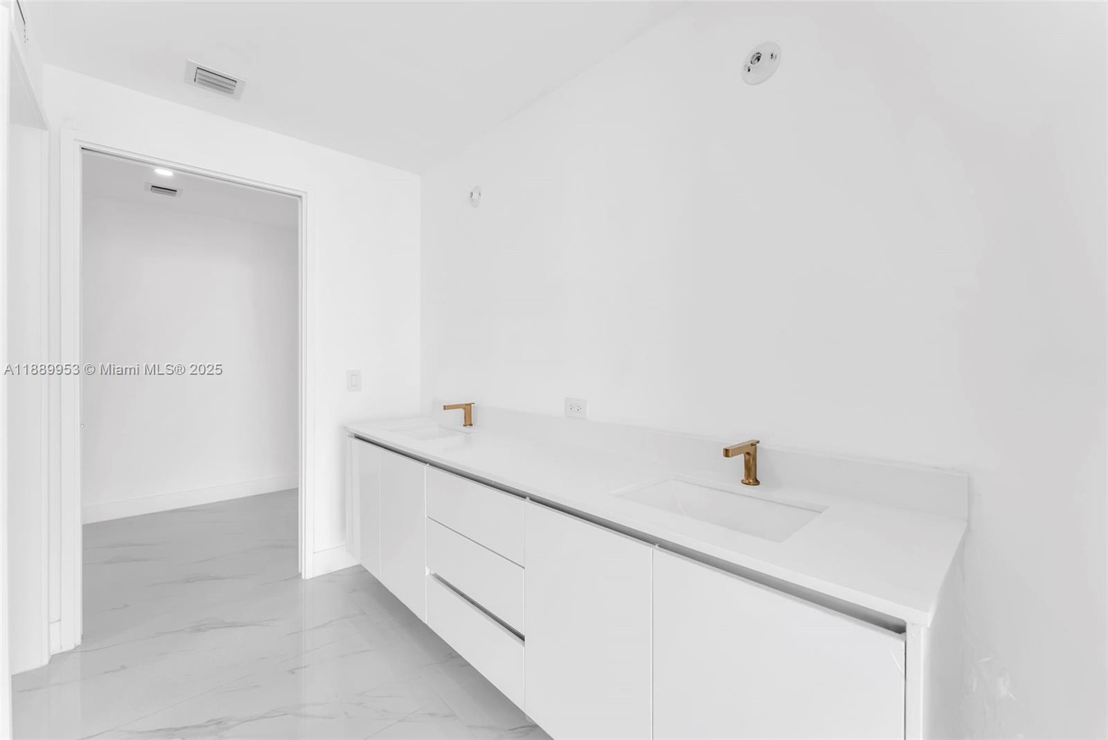 700 NE 24th St #3706 Miami, FL 33137