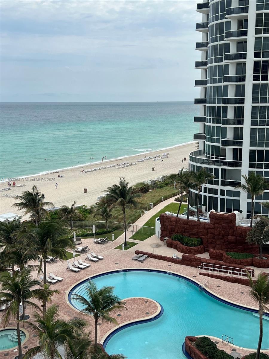 18201 Collins Ave #908