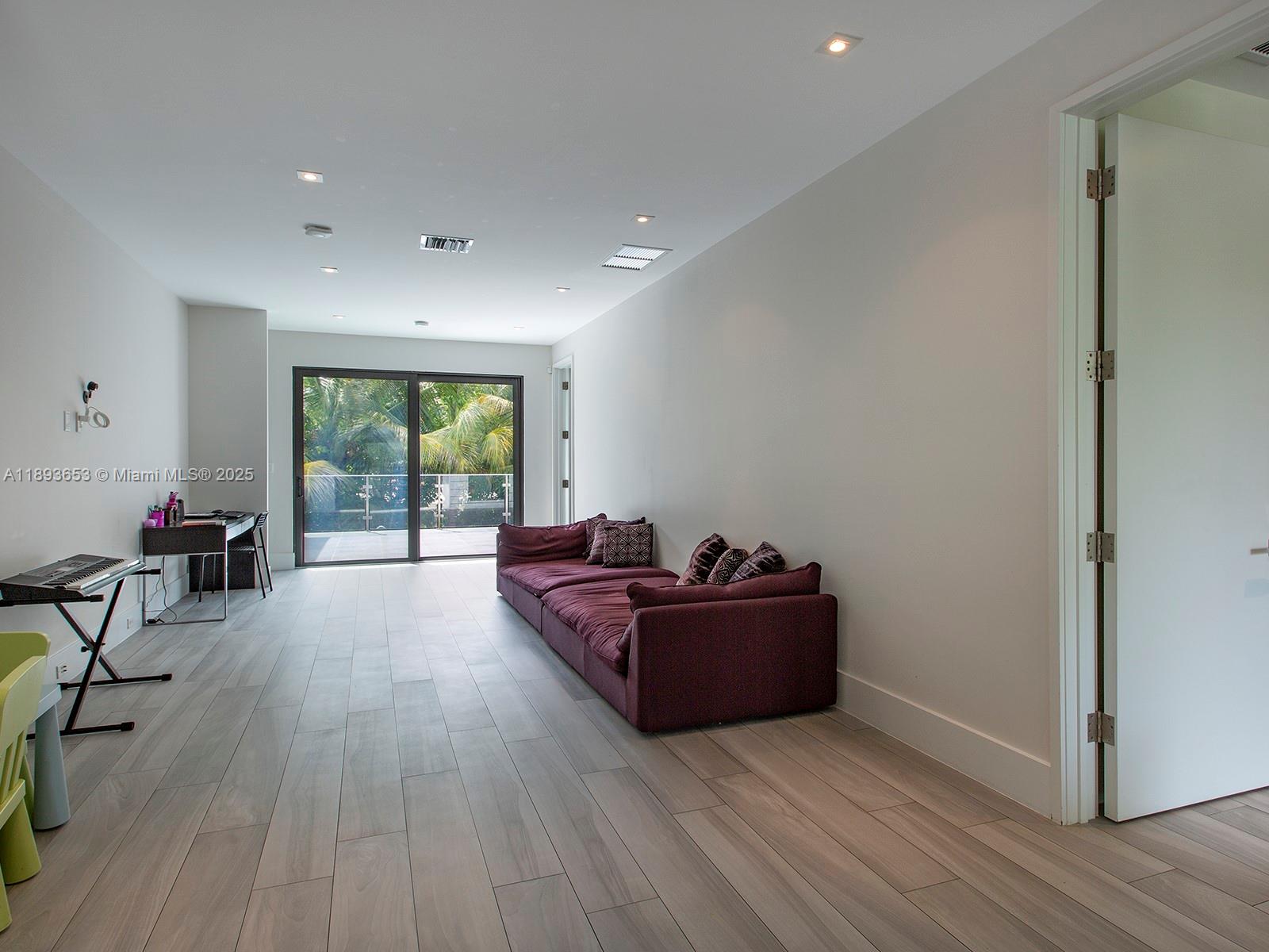 7500 SW 57th Ct South Miami, FL 33143