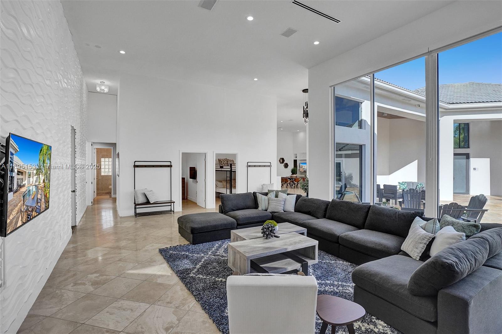 11400 NW 7th St Plantation, FL 33325