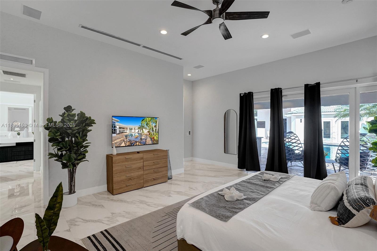 11400 NW 7th St Plantation, FL 33325