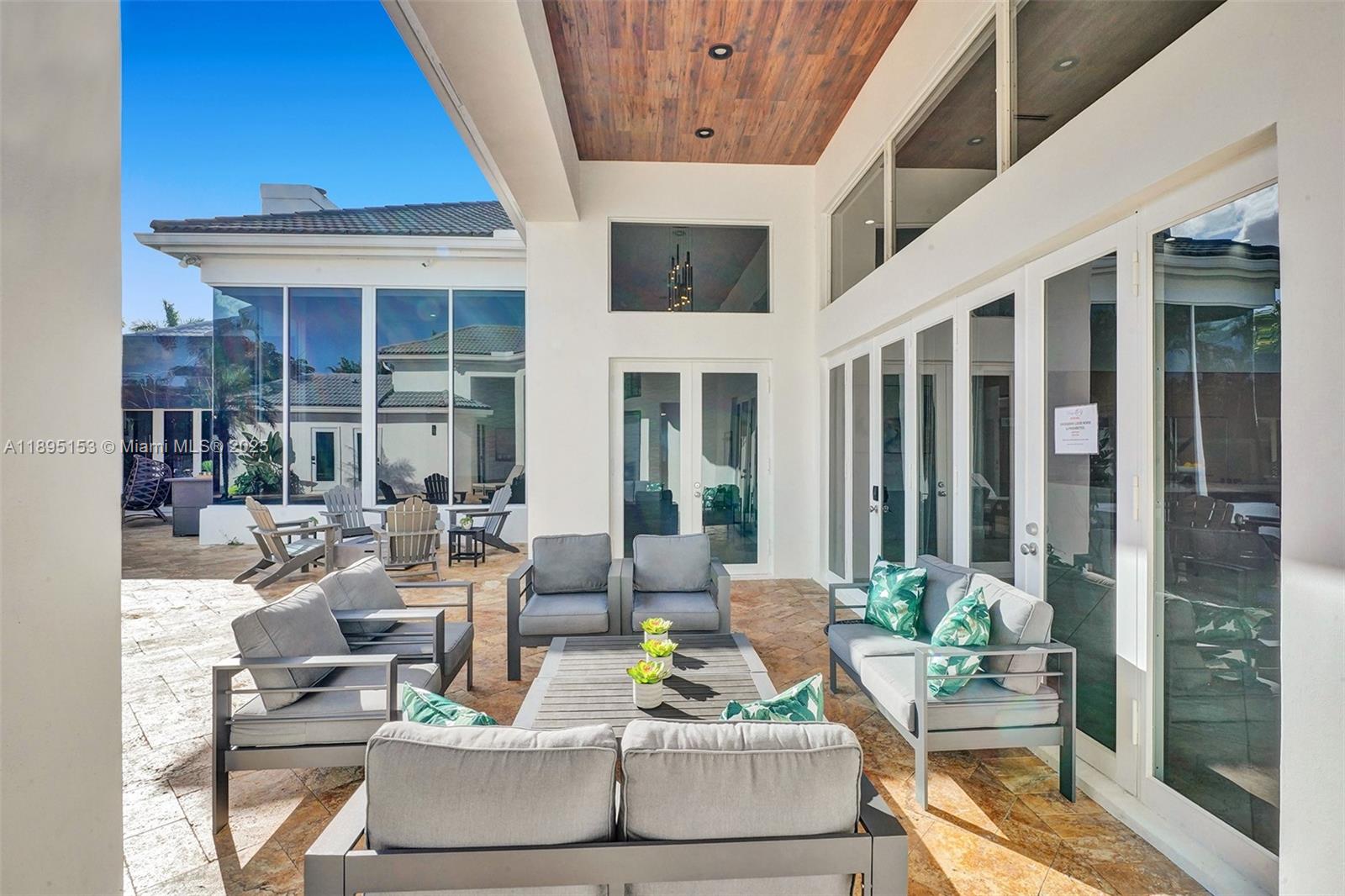 11400 NW 7th St Plantation, FL 33325