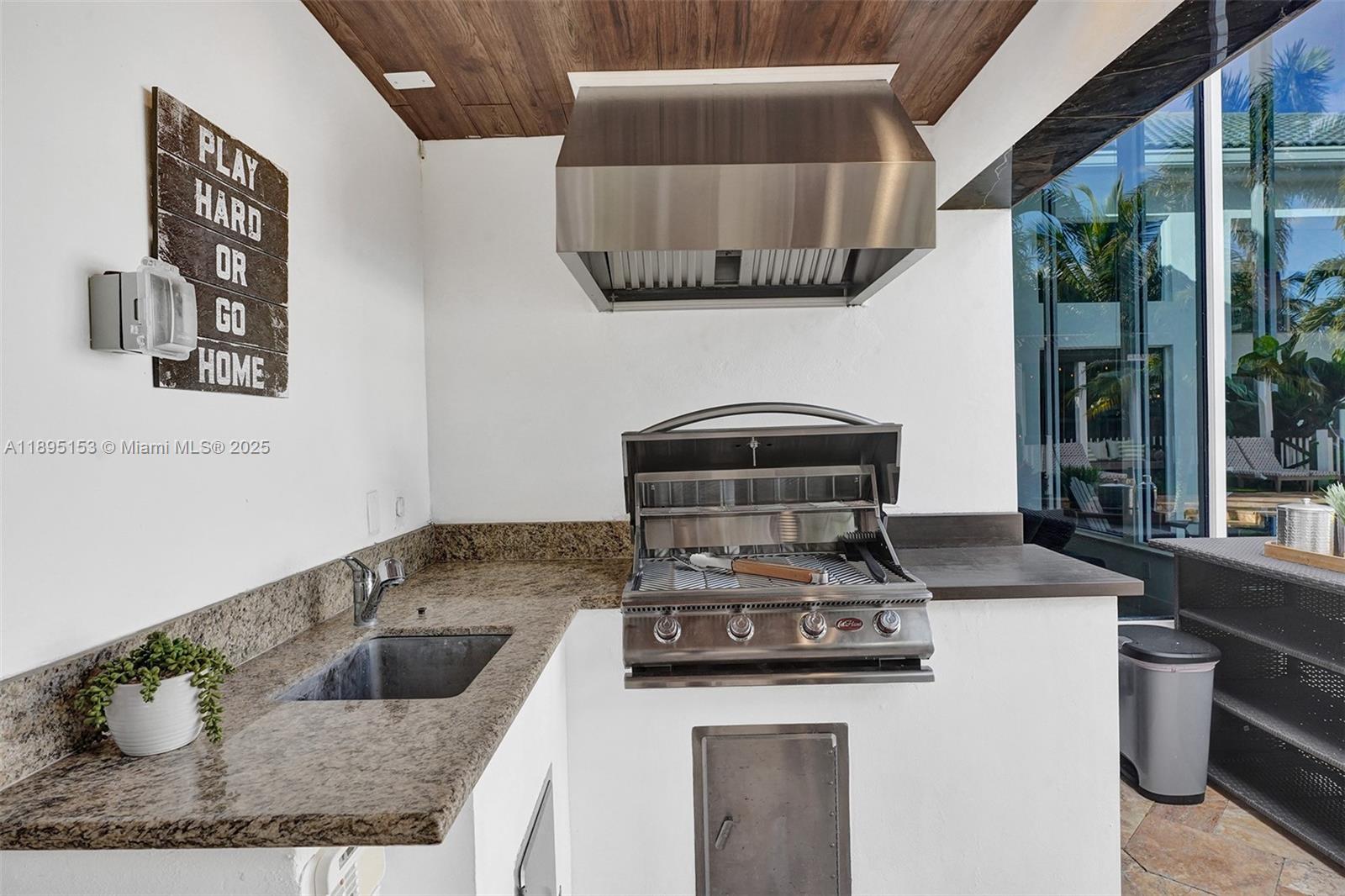 11400 NW 7th St Plantation, FL 33325