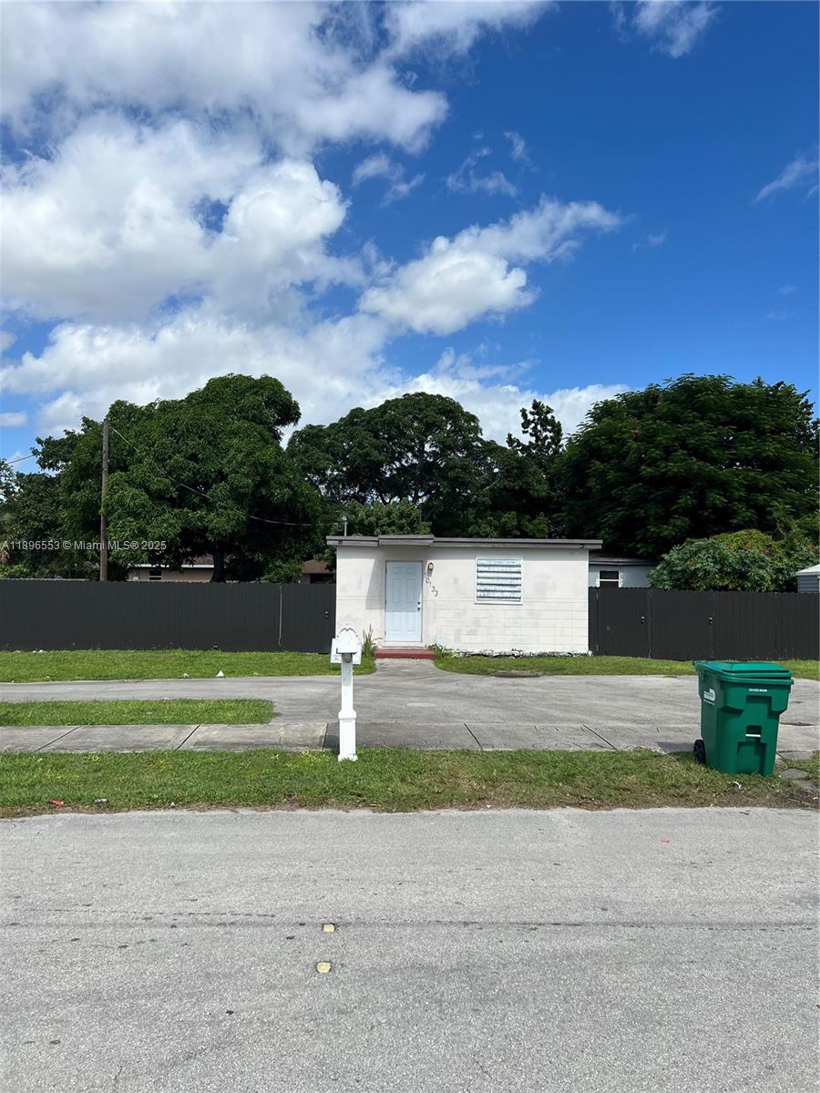 10133 W Jessamine St