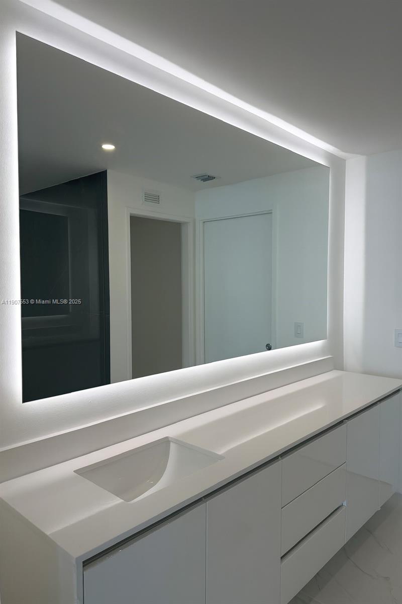 image Aria Reserve Condominium28