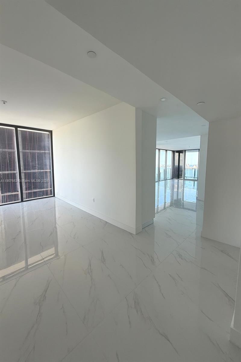 image Aria Reserve Condominium38